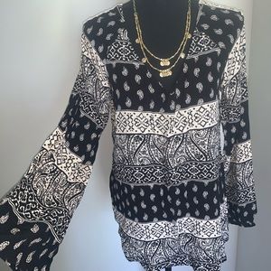 Mi a mi tunic blouse white and black long sleeve with so cute embroidery onblack